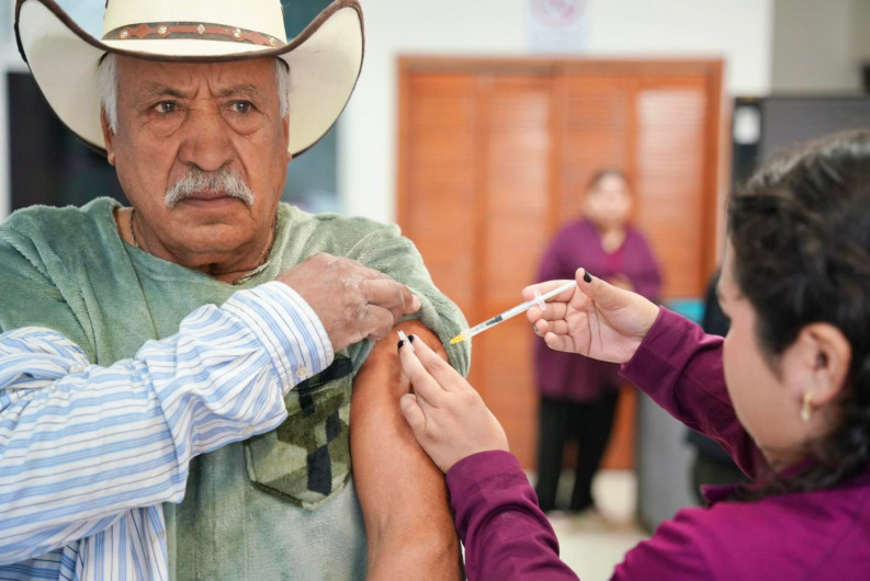 Culmina con éxito jornada de vacunación contra Covid, Influenza y Neumococo en Nuevo Laredo.