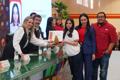 Entrega la UAT reconocimientos a estudiantes del CeINA