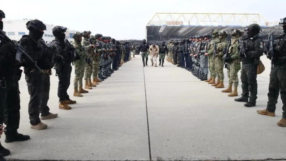 Entrega de capos a EU busca frenar operaciones criminales desde los penales: Harfuch