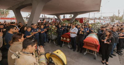 Despiden  con honores a bomberos fallecidos en incendio; alcalde suspende concierto de Pesado por duelo