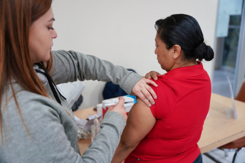 Servicios de salud y trámites municipales llegan directamente a trabajadores de Baker Springfield