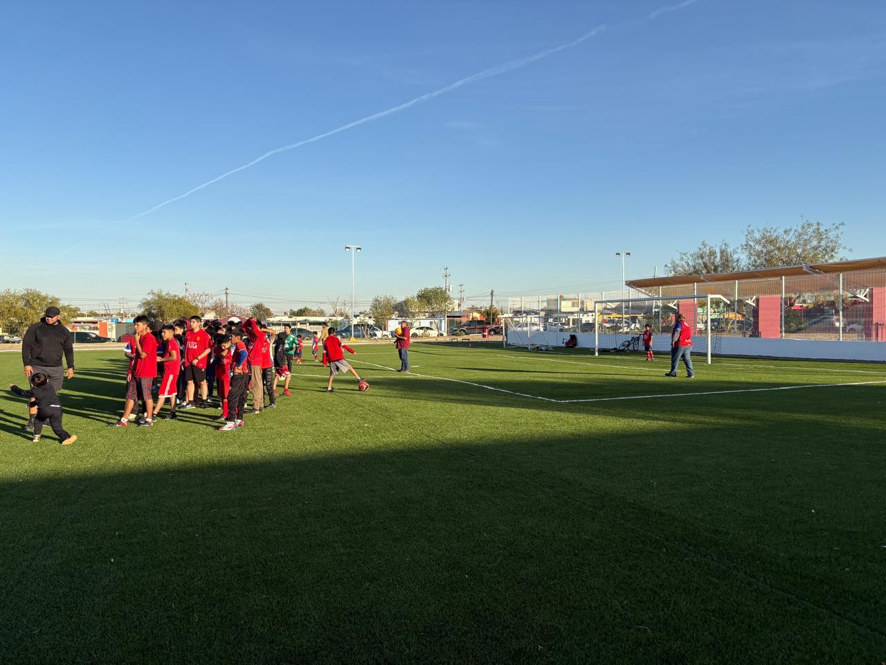 Entregan canchas rehabilitadas en la colonia Solidaridad