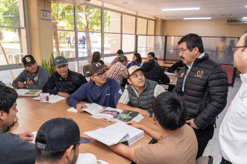 El diálogo con universitarios define el nuevo rumbo de la UAT: rector