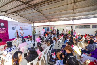 Entregó Carlos Peña Ortiz Becas Rita Cetina para estudiantes de primaria