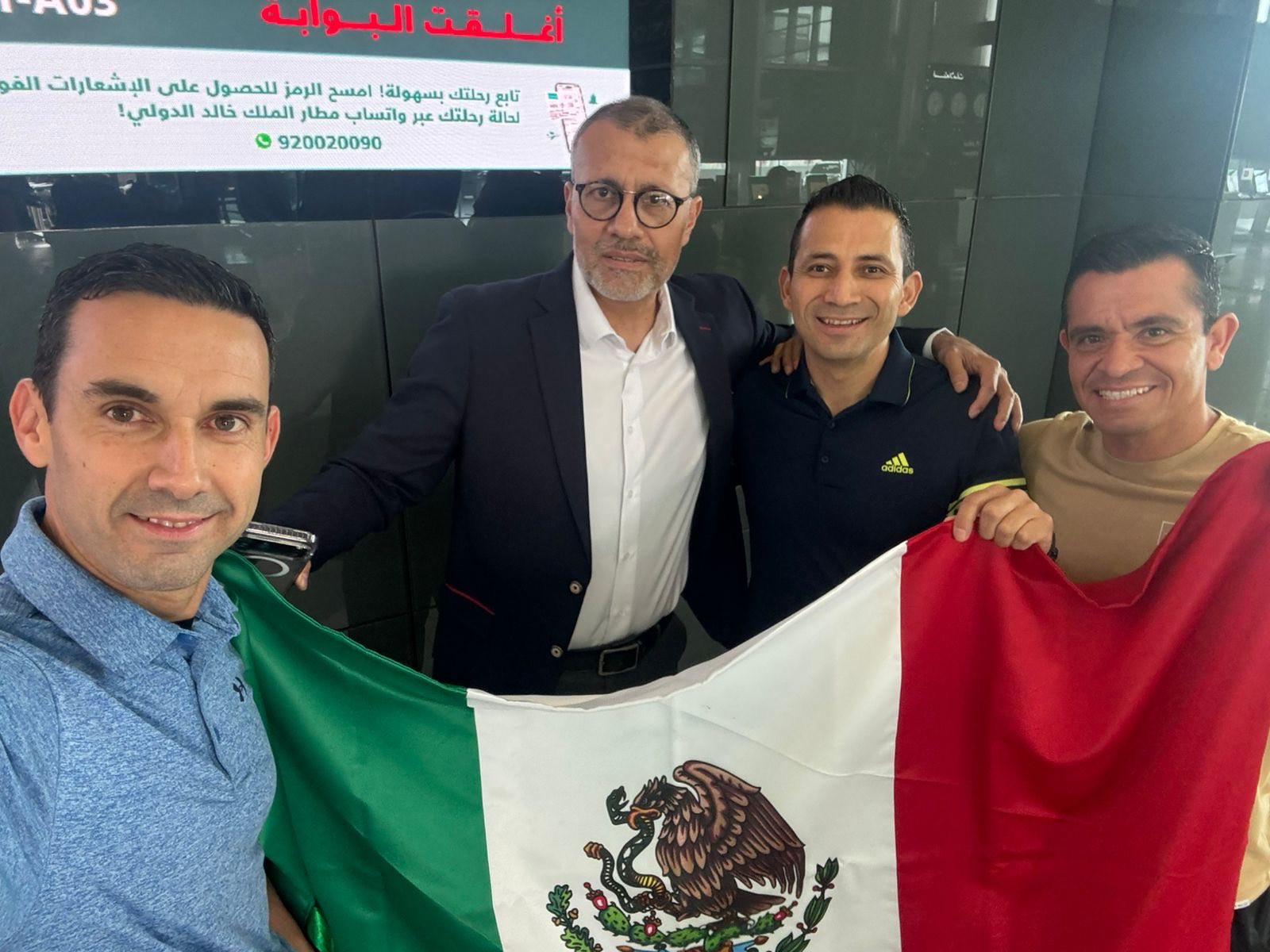 Árbitros mexicanos regresan al país tras quedar varados por conflicto en Medio Oriente