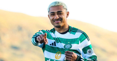 Julián Araujo causa baja con Celtic por molestias musculares