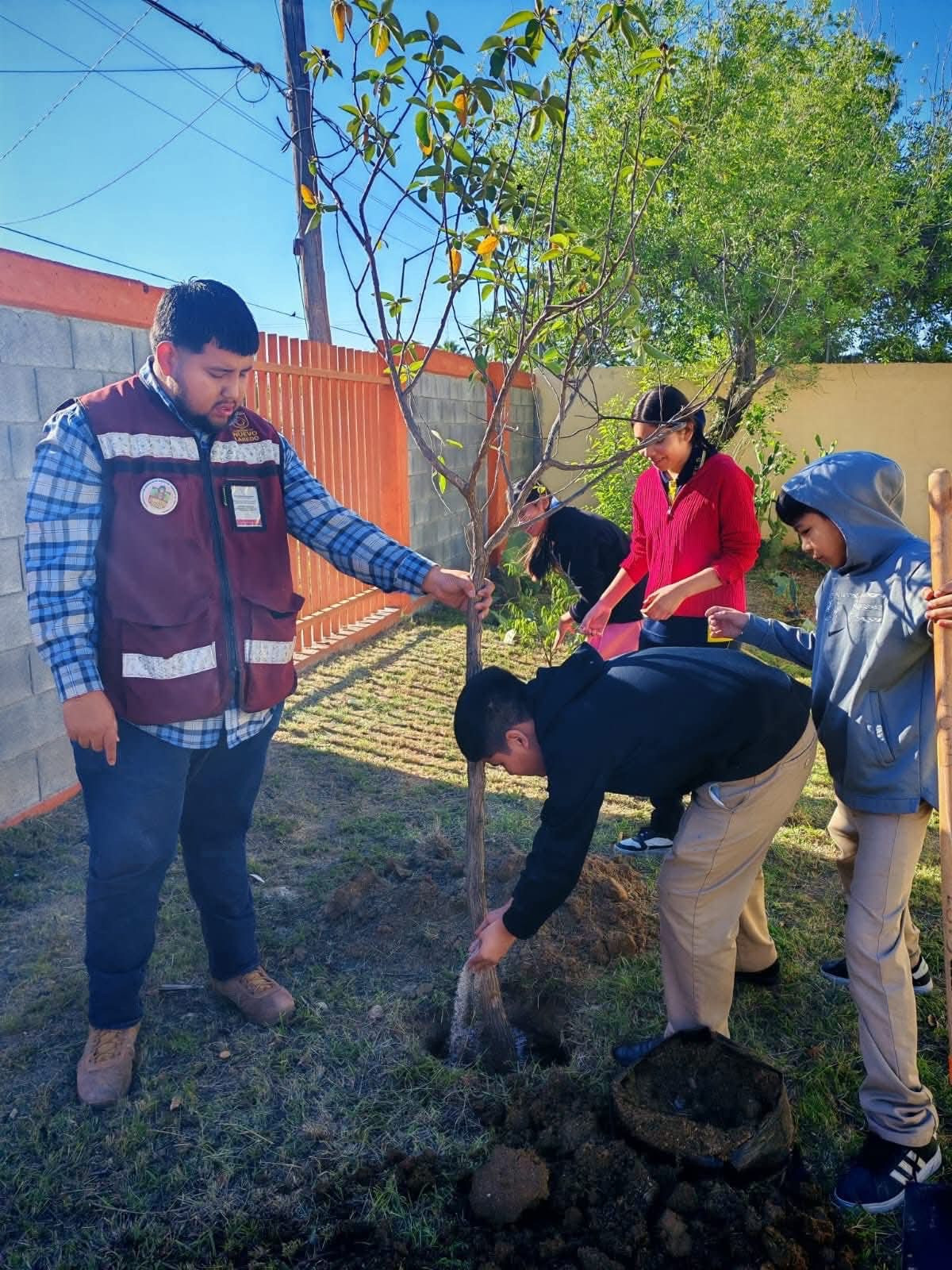 Preparan pulmón escolar: Capacitan a estudiantes en cuidado forestal