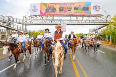 Celebró Carlos Peña Ortiz la Tradicional Cabalgata 2026 con jinetes de la región