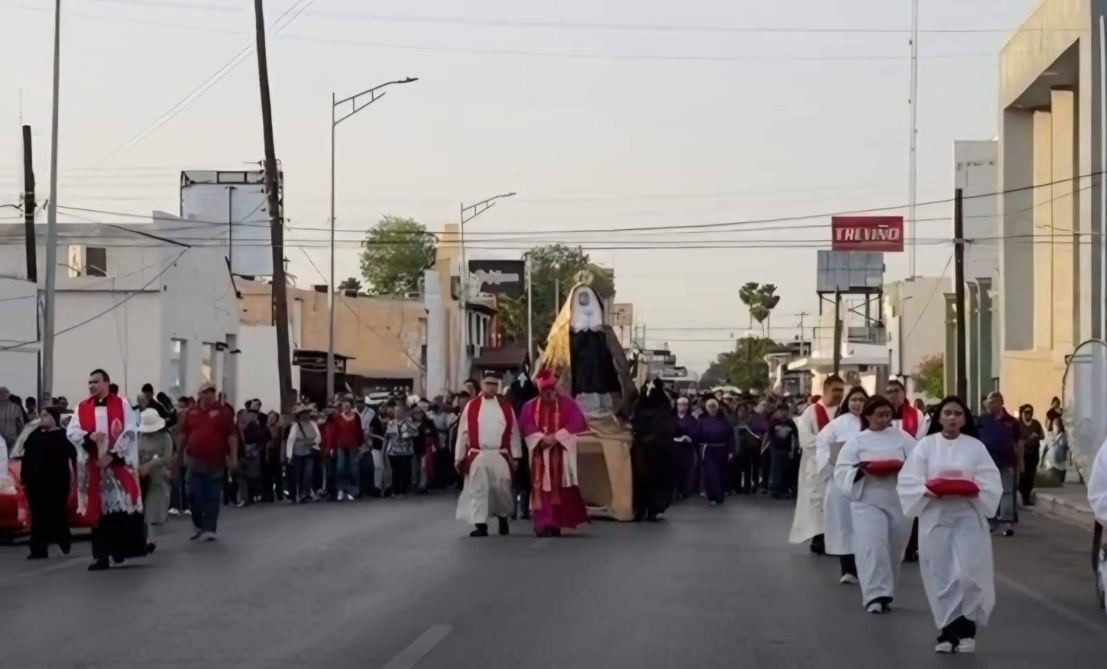 Fe y Devoción: Cientos de fieles acompañan la Procesión del Silencio en Nuevo Laredo