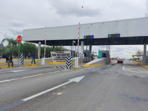 Campesinos permiten paso libre en caseta de Nuevo Progreso