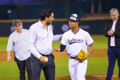 Lanzó Carlos Peña Ortiz la primera bola en el parque López Mateos
