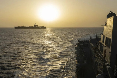 Irán reabre "completamente" el estrecho de Ormuz