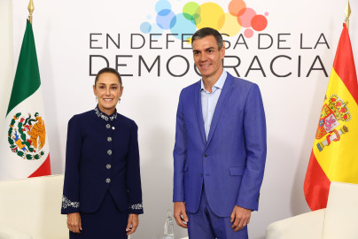 Sheinbaum y Sánchez escenifican normalización de relaciones entre México y España