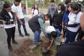 Reforestan "El Laguito" con más de 300 árboles por el Día de la Tierra