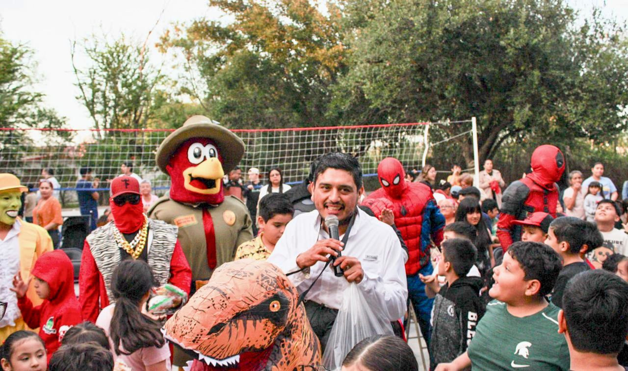 Servicios Públicos lleva alegría a niños de Reynosa con recorridos y entrega de regalos