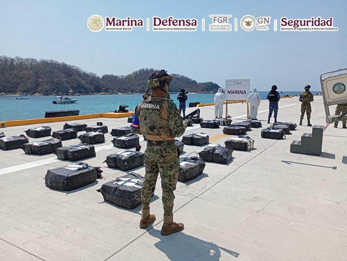 Marina asegura 63 bultos de presunta cocaína en operaciones marítimas en el Pacífico