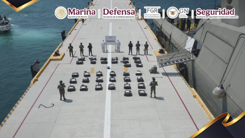 Marina asegura 63 bultos de presunta cocaína en operaciones marítimas en el Pacífico