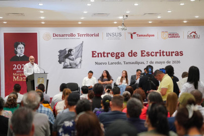 Brindan certeza jurídica a familias con entrega de escrituras gratuitas
