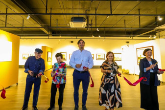 Cortó Alcalde Carlos Peña Ortiz el listón inaugural de la obra pictórica de Mángeles Barocio