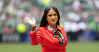 “No iba en representación de la Presidenta”: Sheinbaum aclara participación de Salma Hayek en el Mundial
