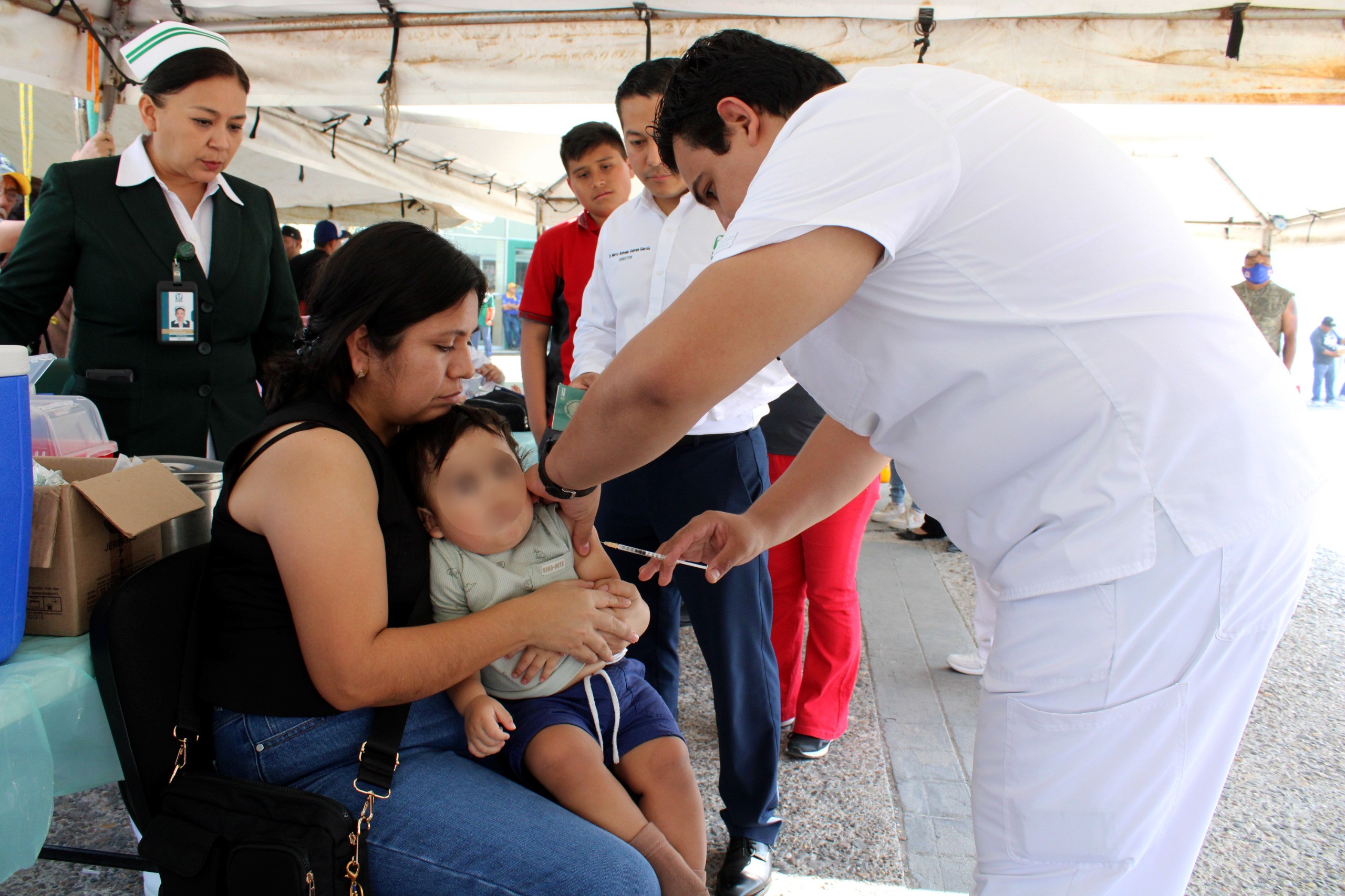 Vacunan contra el sarampión; Unidades 76 y 78 superan metas del IMSS
