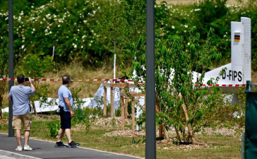 Mueren 11 personas al caer una avioneta minutos después del despegue en Francia