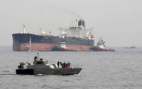EU revoca autorización para operaciones con petróleo iraní tras ataques en Ormuz