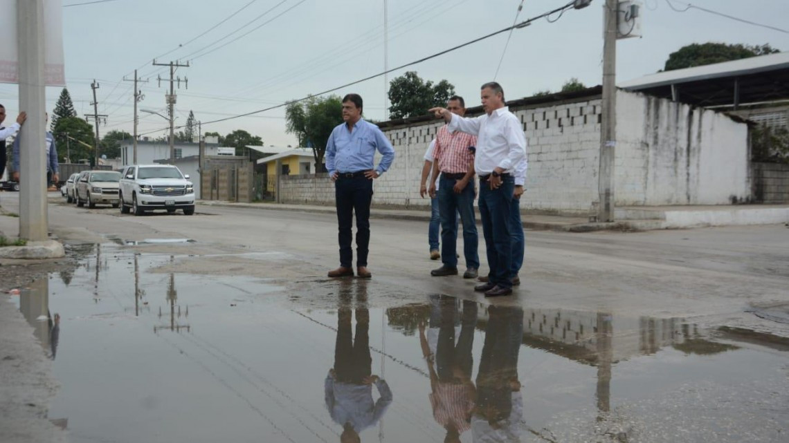 Supervisa Chucho Nader trabajos de Comapa en materia de reposición de pavimento