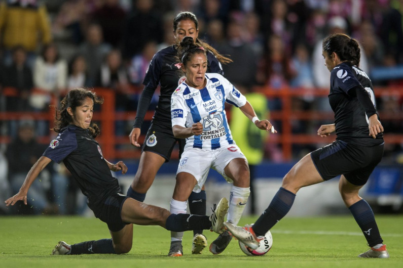 Pachuca vence a las Chivas 2-0 en la ida de la final femenil 