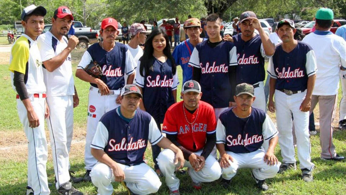 Amparán Cruz asiste y preside torneos de Beisbol