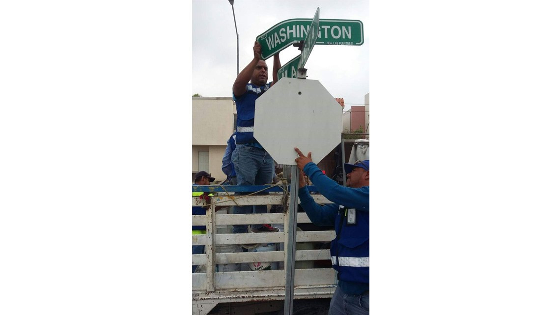 Servicios Primarios reemplazan lámina de señalamiento de alto