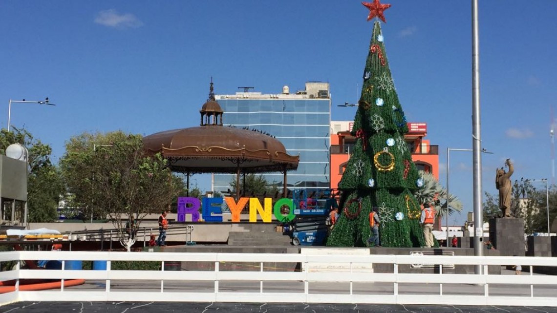 Crecen visitantes al centro por pista de hielo