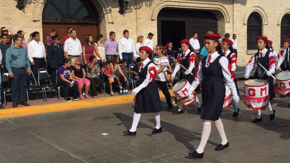 Matamorenses disfrutan desfile militar