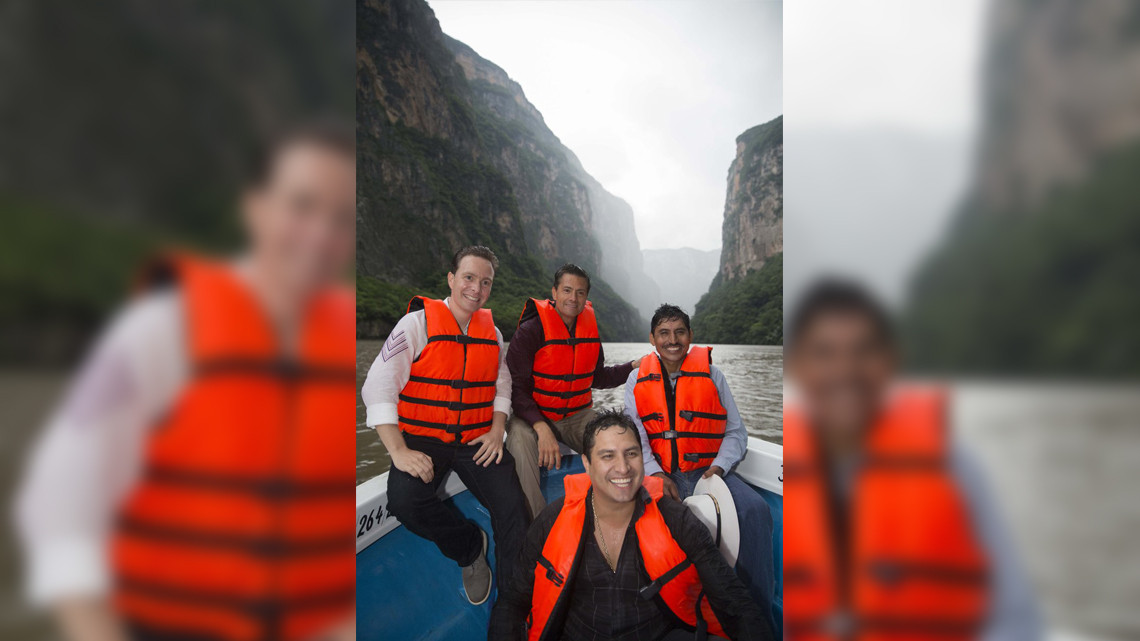 Políticos retiran fotos con Rafa Márquez y Julión Álvarez