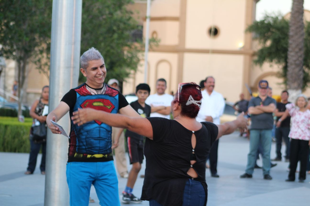 Festejan "Día del Padre" en plaza principal