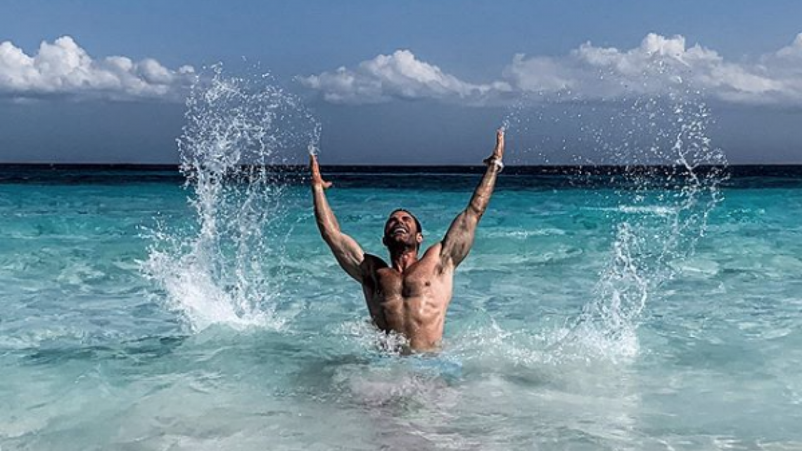 Sebastián Rulli enciende las redes sociales con sensuales fotografías