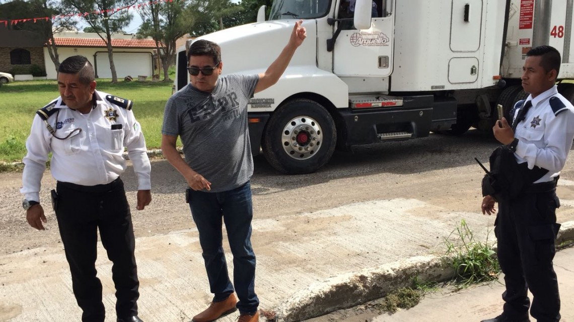 Continúa conflicto en la Estadio por la construcción de barda en una calle 