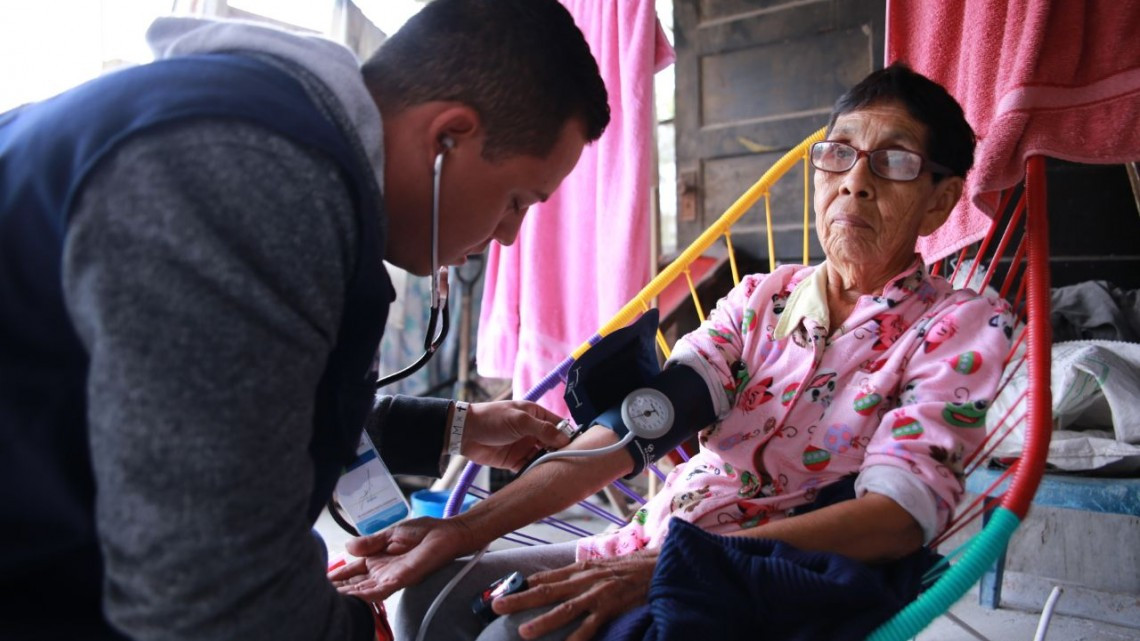 Entregan beneficios a familias de La Esperanza