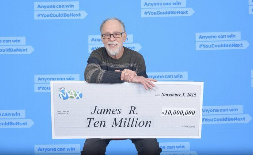 Gana 10 millones en la lotería y sólo llevará a sus amigos a cenar