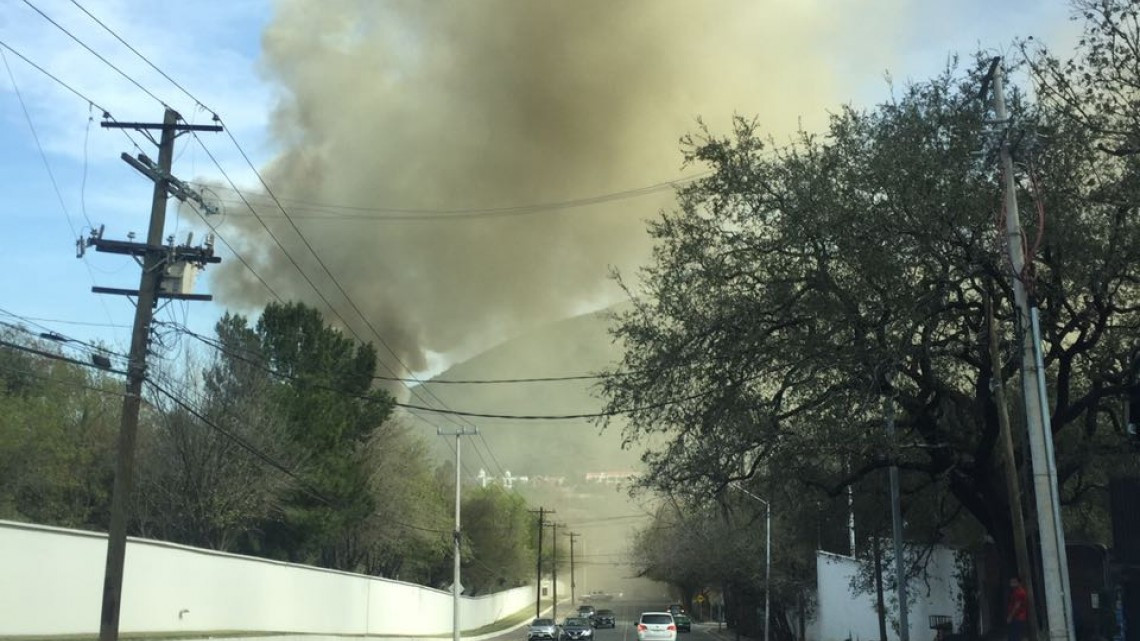Se registra incendio en Planetario Alfa de San Pedro, NL