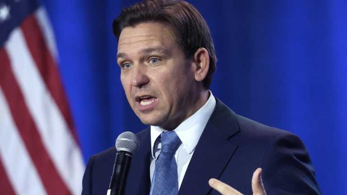 Gobernador Ron DeSantis sufre accidente automovilístico; sale ileso