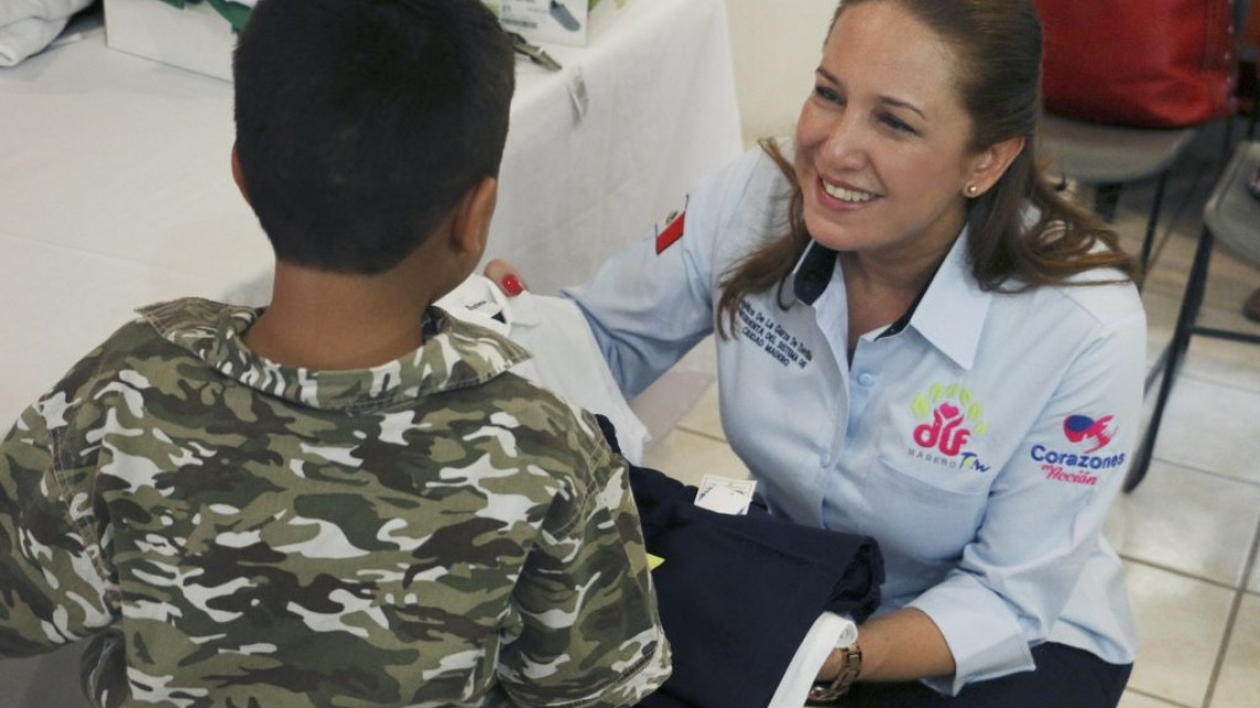Apoya DIF Madero a casa hogar con uniformes escolares