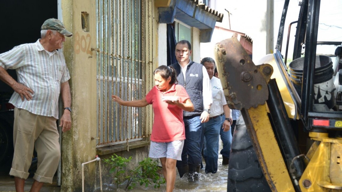 Atenderán comedores comunitarios a más de mil damnificados