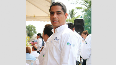 Regidor deja en silla de ruedas a mujer de la tercera edad al fracturarle la rodilla