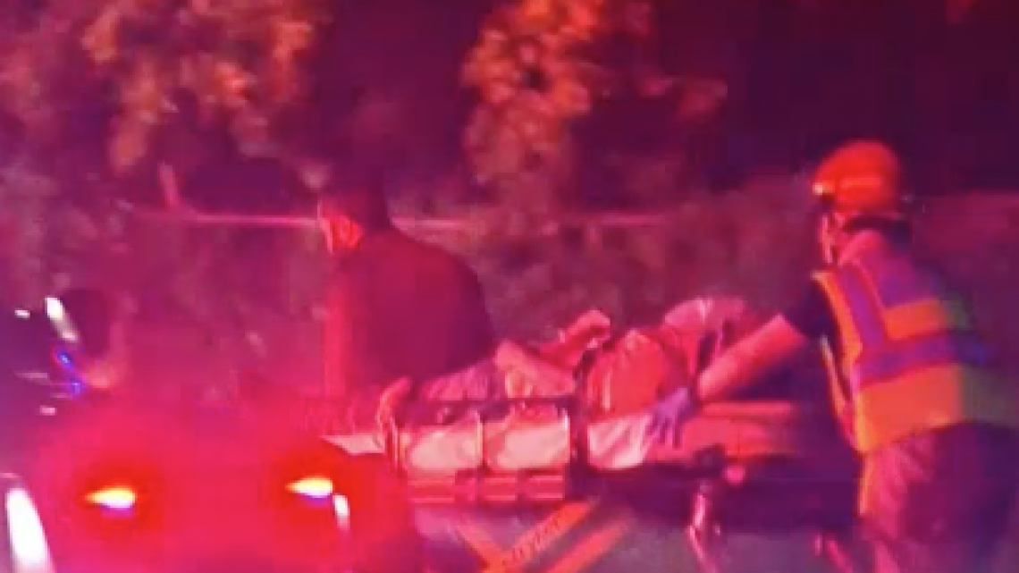 Se quema vehículo en plena carretera