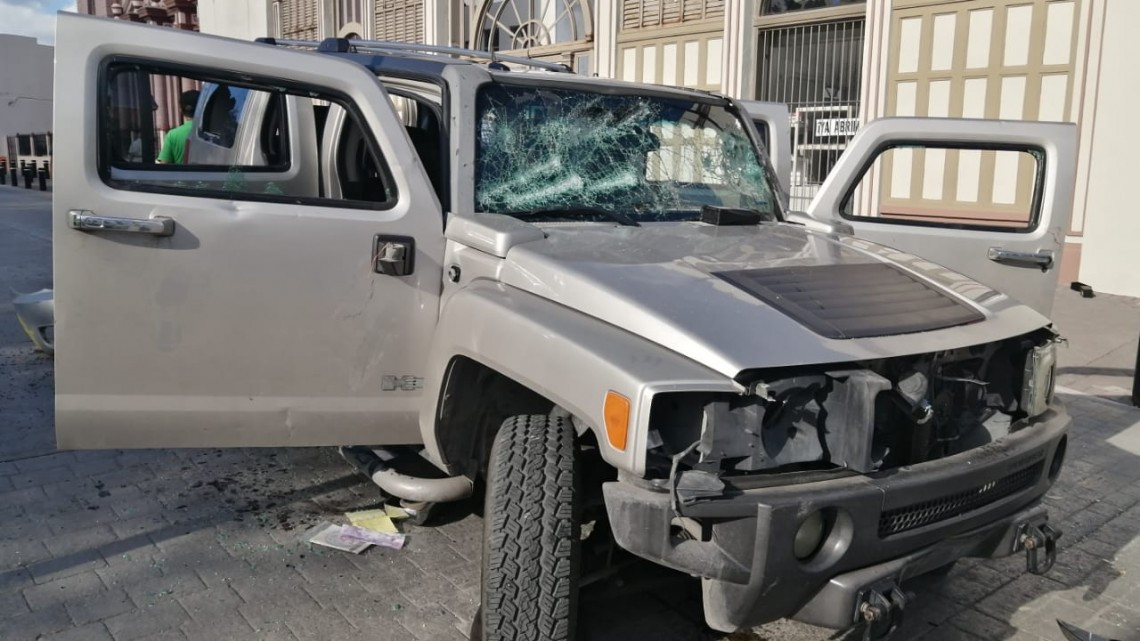 Joven es detenido por los taxistas manifestantes