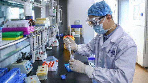 EU espera tener 100 millones de dosis de vacunas contra COVID-19 antes de 2021 