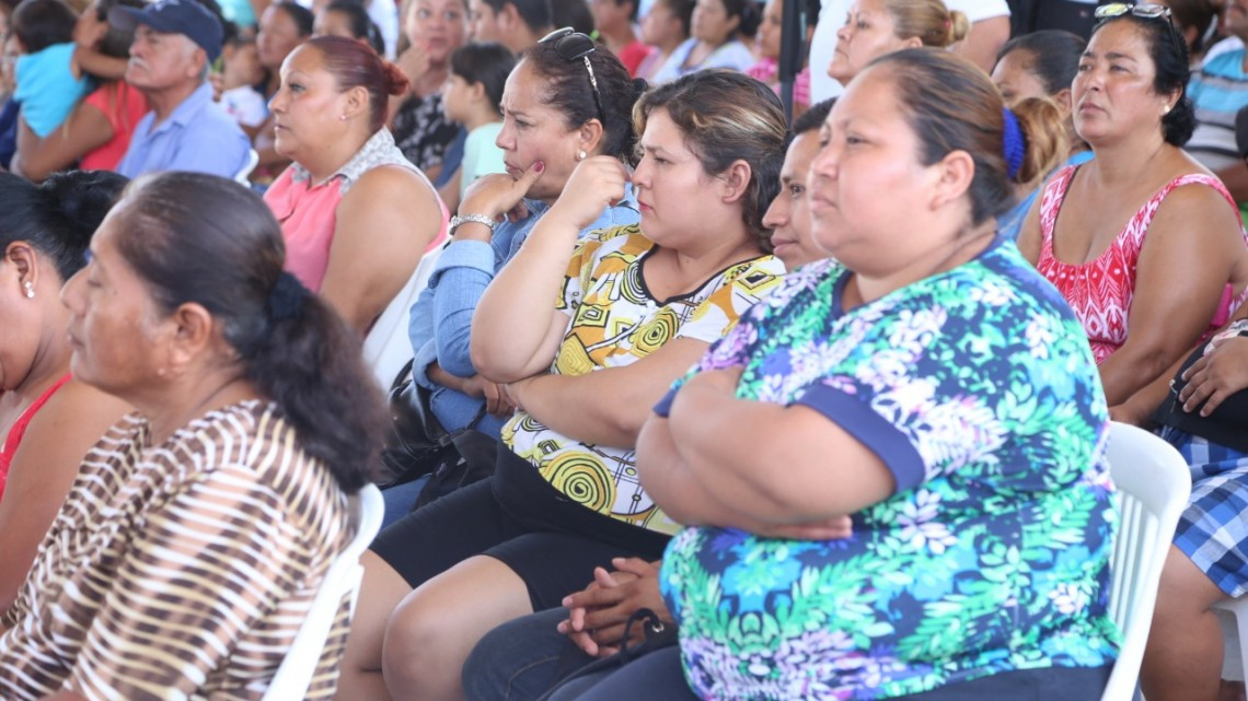 Benefician a 600 en audiencia pública en la Esfuerzo Nacional