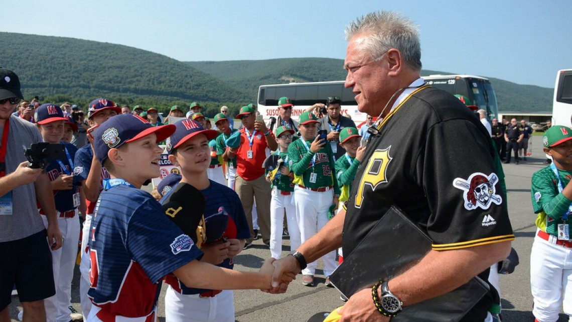 Piratas y Cardenales conviven con jugadores de Ligas Pequeñas