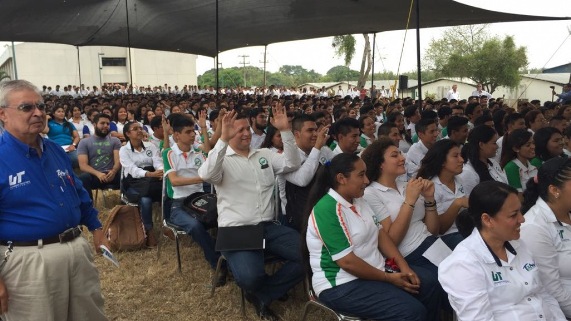 Se integran más jóvenes y profesionistas al programa "Inglés para todos"